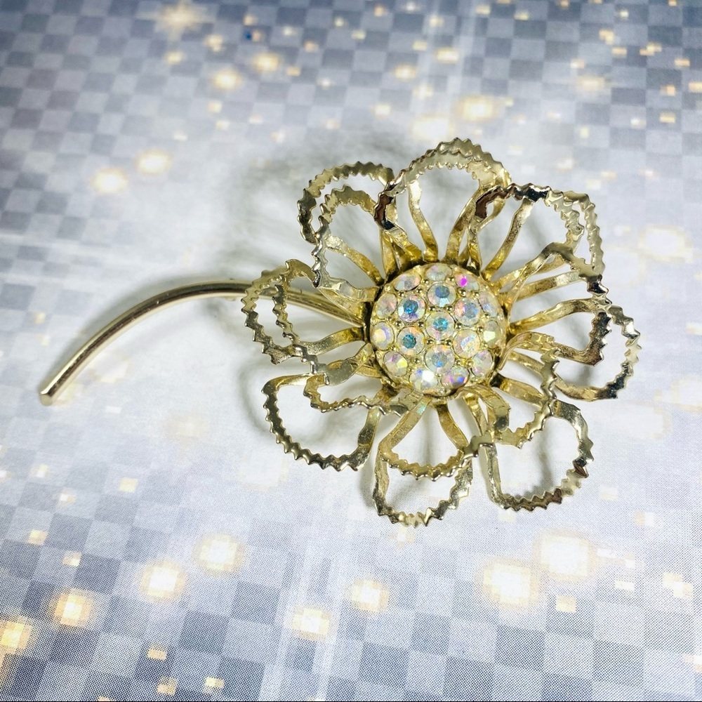 Gorgeous Vintage Sarah Coventry AB flower brooch